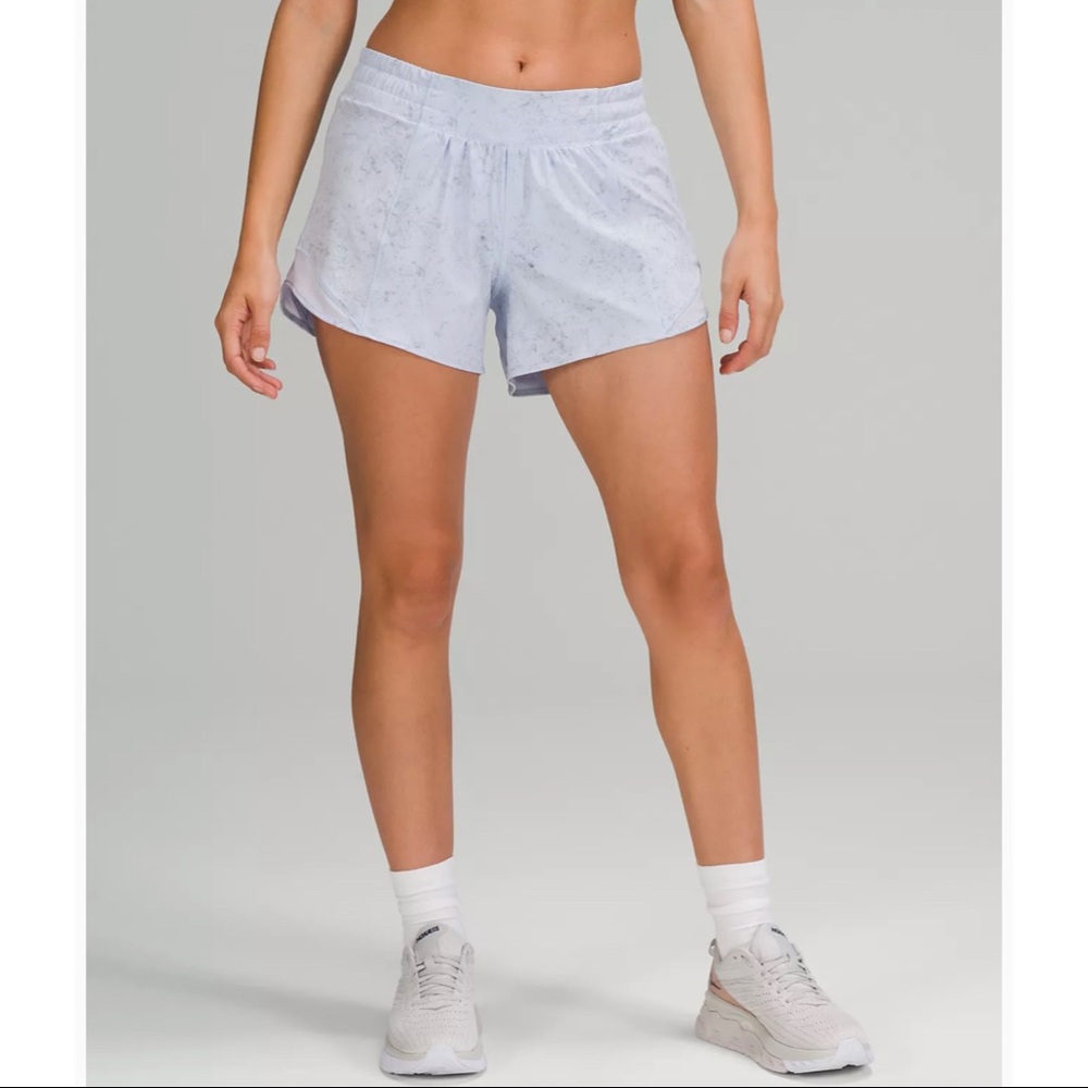 NWOT Lululemon Hotty Hot Low Rise Shorts 4” size 4